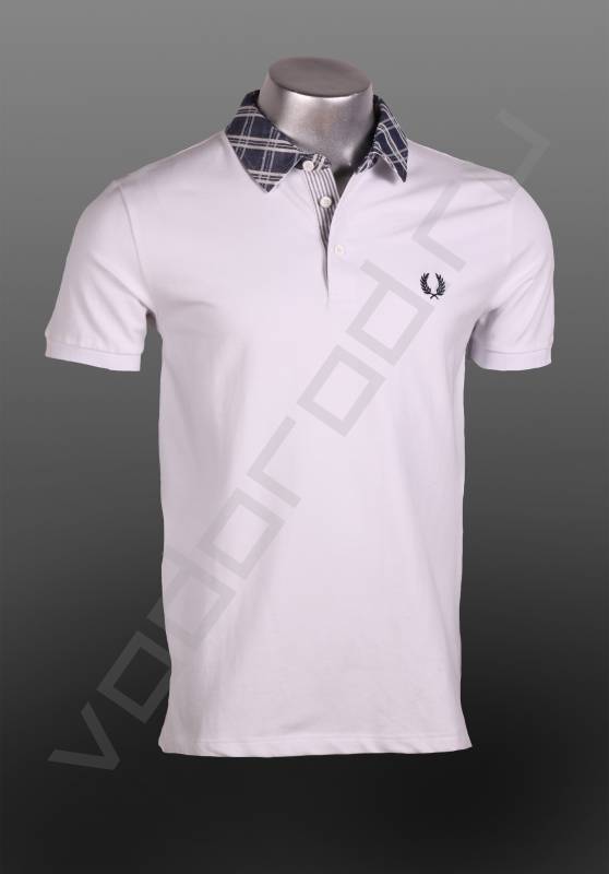 Мужчины в футболках Fred Perry выглядят спортивно и стильно