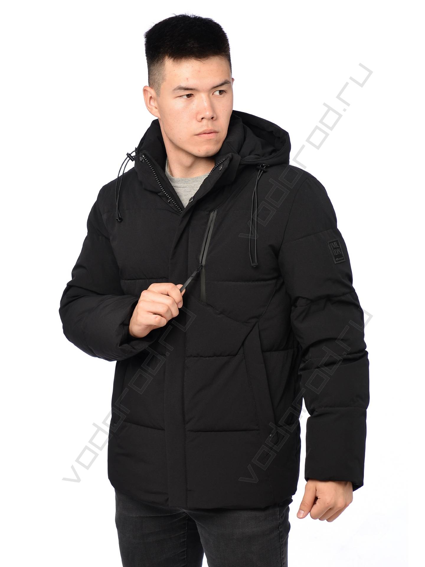 Зимняя куртка мужская цвет черный 101