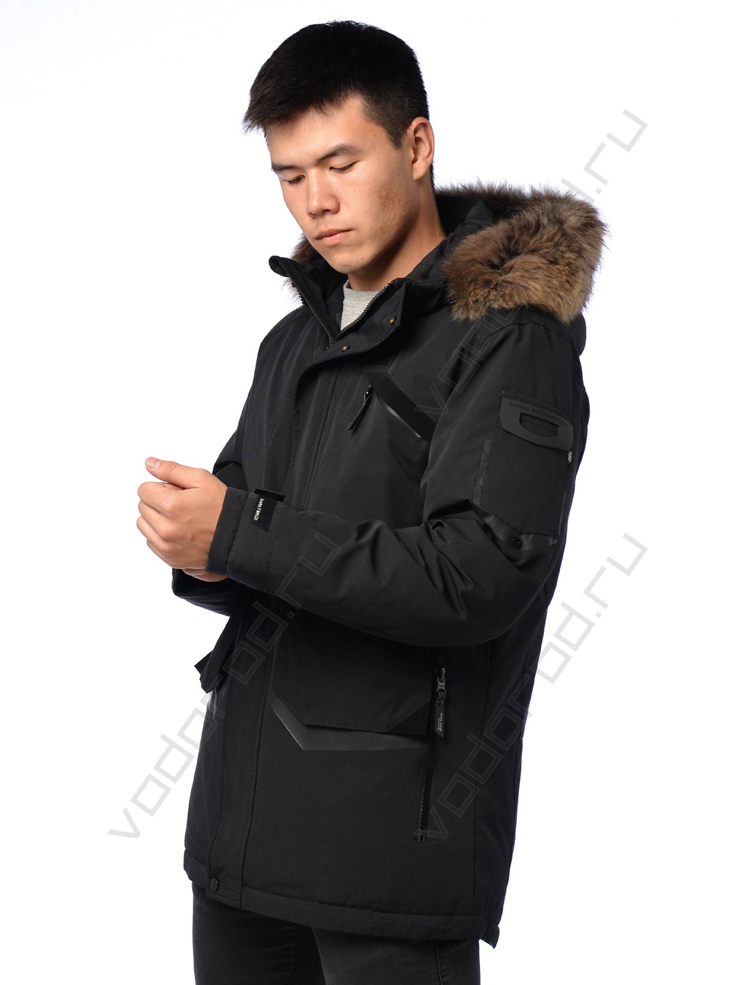 Зимняя куртка мужская цвет черный 90