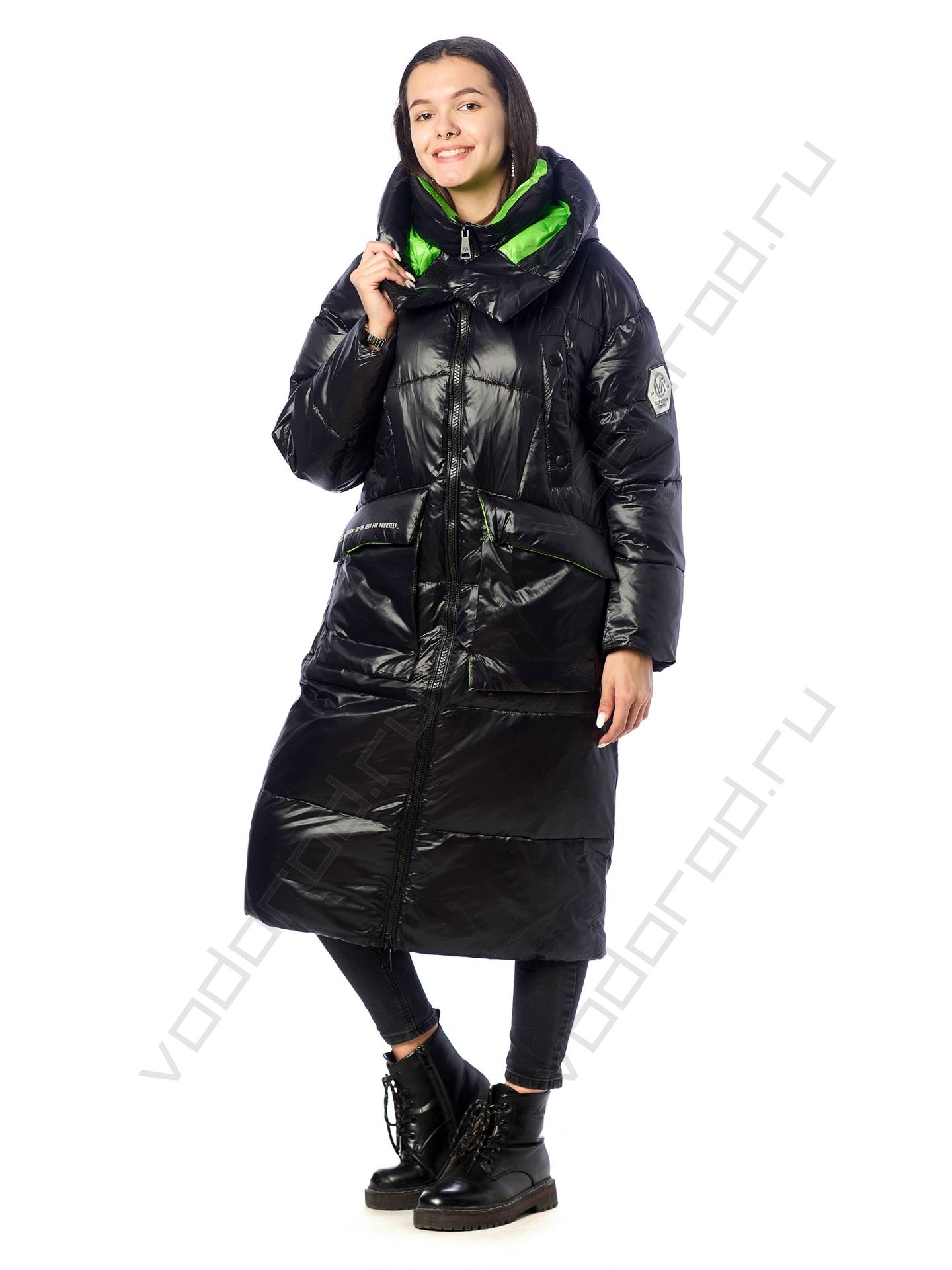 Зимняя куртка женская цвет черный. зеленый